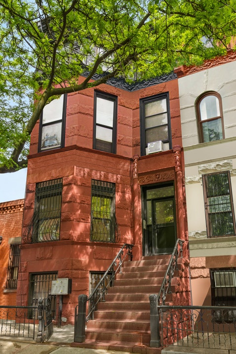 521 Decatur Street, Stuyvesant Heights, Brooklyn, New York - 8 Bedrooms  
6 Bathrooms  
16 Rooms - 