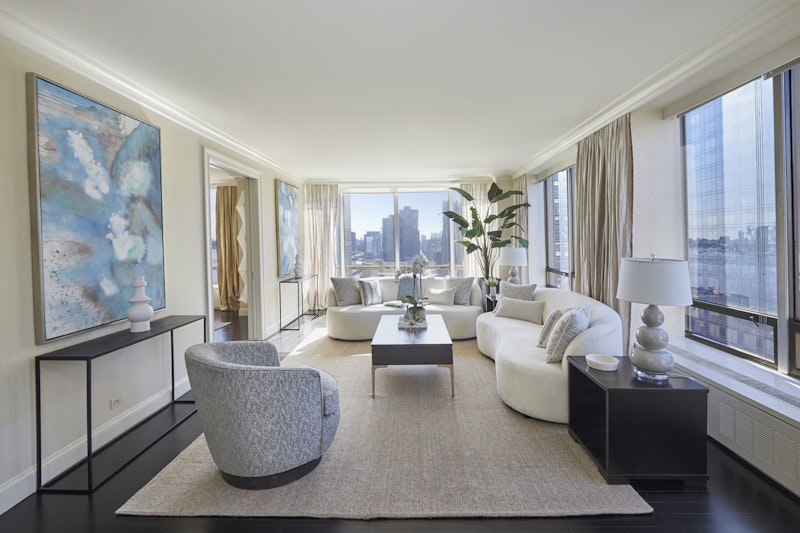 860 United Nations Plaza 23E, Midtown East, Midtown East, NYC - 4 Bedrooms  
5.5 Bathrooms  
7 Rooms - 