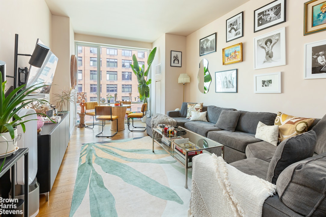 Photo 1 of 311 West Broadway 6D, Tribeca/SOHO/Chinatown, NYC, $9,995, Web #: 22556793