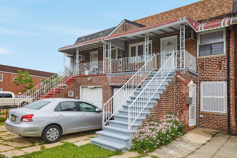 10120 Avenue K, Canarsie, Brooklyn, New York - 3 Bedrooms  
2 Bathrooms  
8 Rooms - 