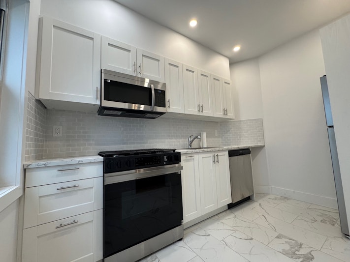 1234 East 35th Street 2, Crown Heights, Brooklyn, New York - 2 Bedrooms  
1 Bathrooms  
7 Rooms - 