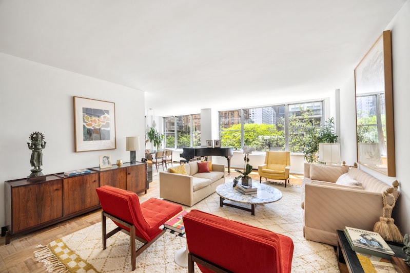 169 East 69th Street 3C, Upper East Side, Upper East Side, NYC - 2 Bedrooms  
2 Bathrooms  
4 Rooms - 