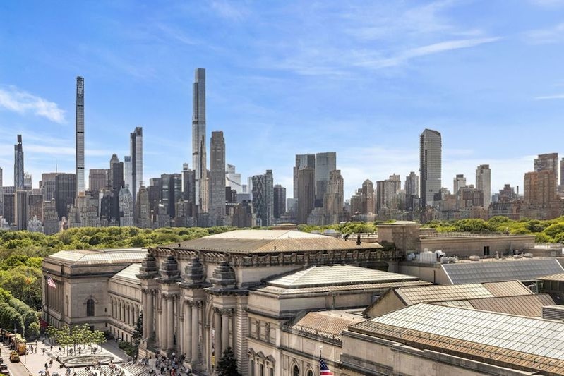 1030 Fifth Avenue 8W, Upper East Side, Upper East Side, NYC - 3 Bedrooms  
3.5 Bathrooms  
9 Rooms - 
