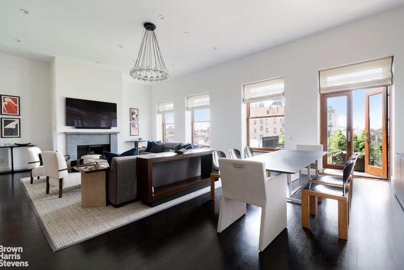 173 Macdougal Street Phw, West Village, Downtown, NYC - 3 Bedrooms  
2.5 Bathrooms  
5 Rooms - 