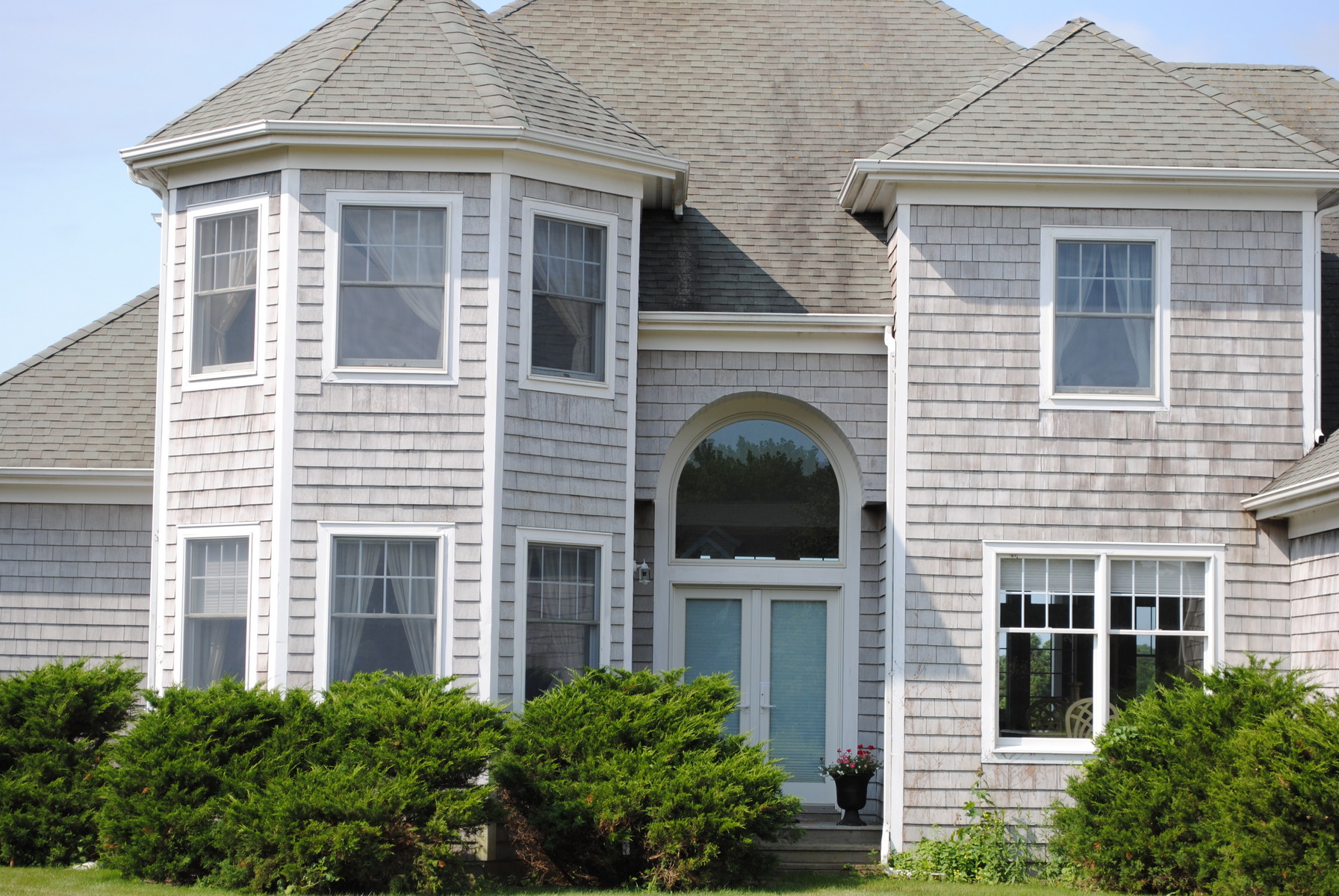 Fairbanks Court, Water Mill, Hamptons, NY - 4 Bedrooms  
3 Bathrooms - 